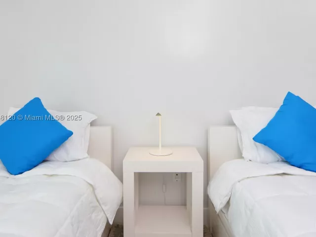 2-bedroom condo for rent in Miami Beach - 6700 Indian Creek Dr PH5 - MondialRealty