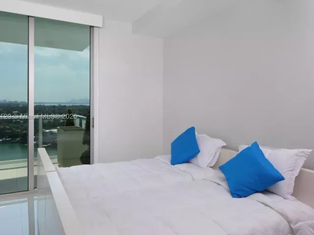 2-bedroom condo for rent in Miami Beach - 6700 Indian Creek Dr PH5 - MondialRealty