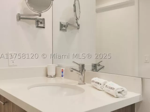 2-bedroom condo for rent in Miami Beach - 6700 Indian Creek Dr PH5 - MondialRealty