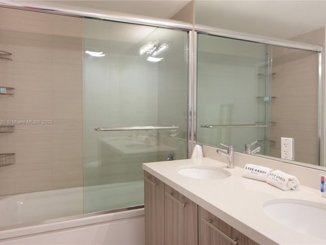 Apartment for rent  Unit #PH5 - photo 5685884