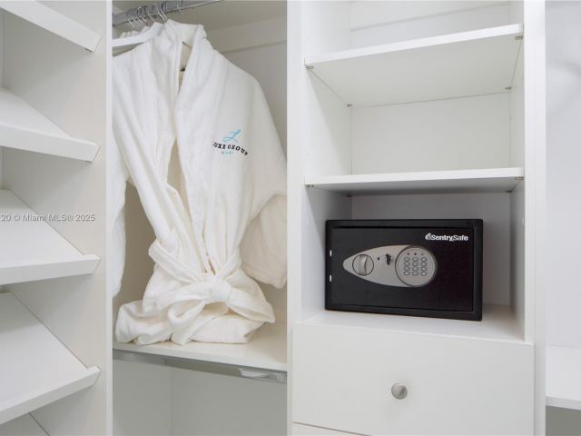 Apartment for rent  Unit #PH5 - photo 5685886