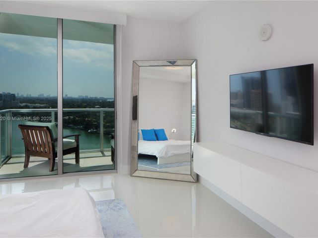 Apartment for rent  Unit #PH5 - photo 5685887