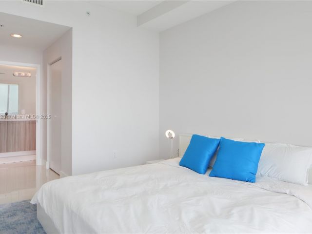 Apartment for rent  Unit #PH5 - photo 5685888