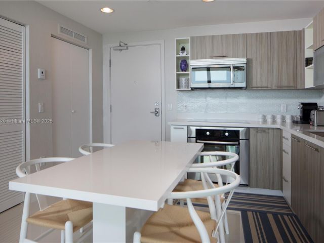 Apartment for rent  Unit #PH5 - photo 5685892