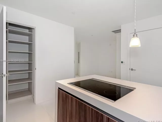 1-bedroom condo for sale in Miami - 851 NE 1st Ave 2600 - MondialRealty