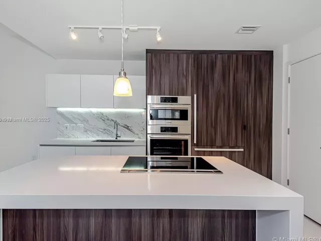 1-bedroom condo for sale in Miami - 851 NE 1st Ave 2600 - MondialRealty