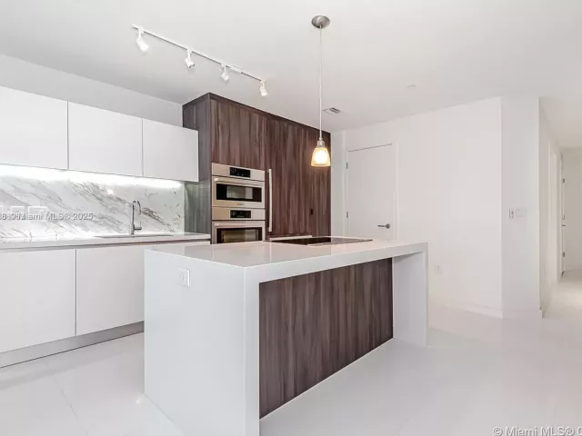 1-bedroom condo for sale in Miami - 851 NE 1st Ave 2600 - MondialRealty