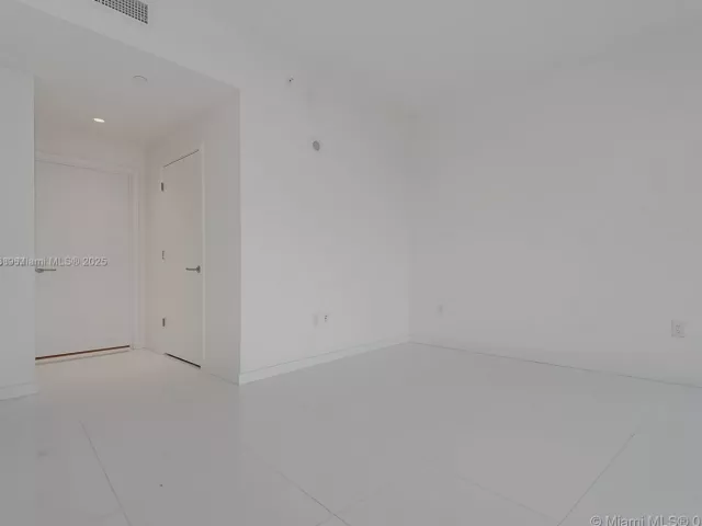 1-bedroom condo for sale in Miami - 851 NE 1st Ave 2600 - MondialRealty