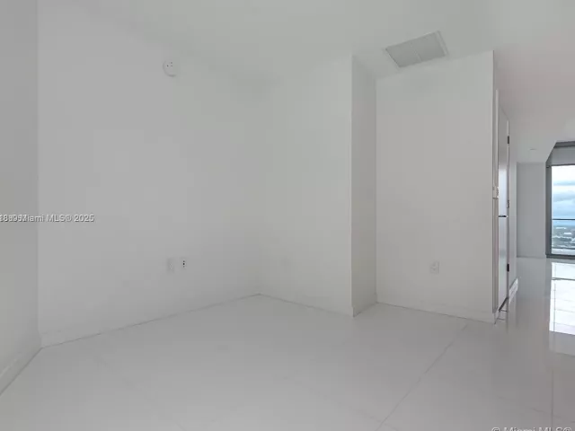 1-bedroom condo for sale in Miami - 851 NE 1st Ave 2600 - MondialRealty