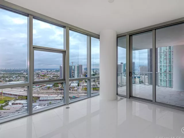 1-bedroom condo for sale in Miami - 851 NE 1st Ave 2600 - MondialRealty