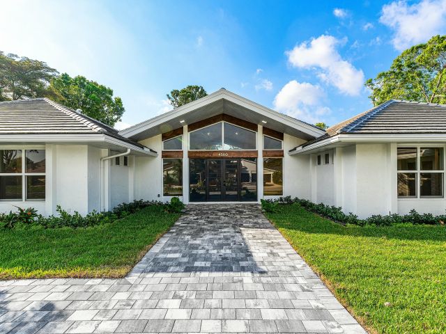 Home for sale at 4580 Oak Tree Court - photo 5755231