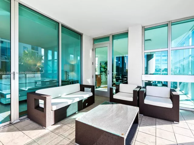 3-bedroom condo for sale in Aventura - 3131 NE 188th St 1-508 - MondialRealty