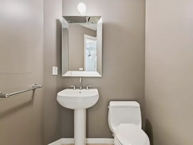 3-bedroom condo for sale in Aventura - 3131 NE 188th St 1-508 - MondialRealty