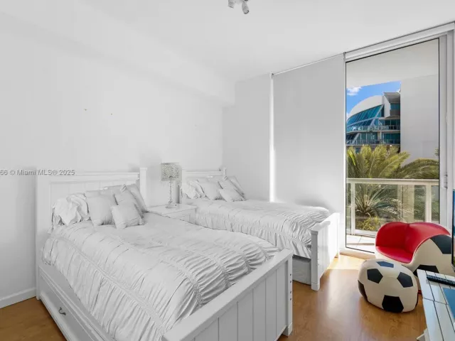 3-bedroom condo for sale in Aventura - 3131 NE 188th St 1-508 - MondialRealty