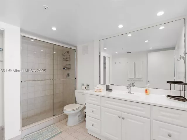 2-bedroom condo for sale in Surfside - 9195 Collins Ave 1103 - MondialRealty