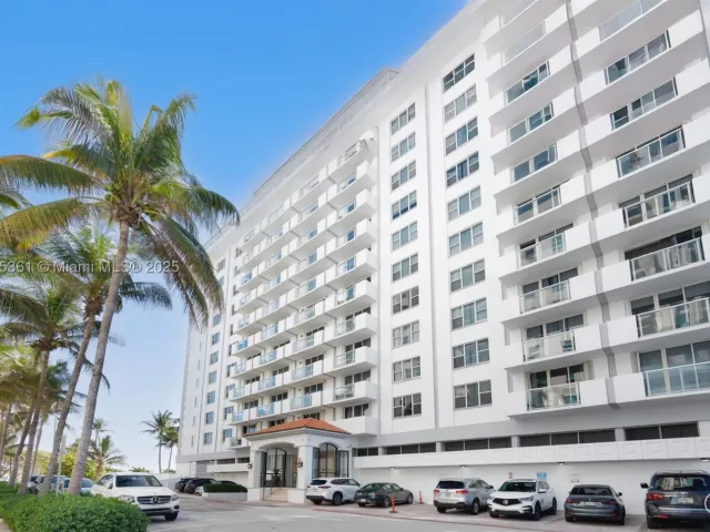 2-bedroom condo for sale in Surfside - 9195 Collins Ave 1103 - MondialRealty