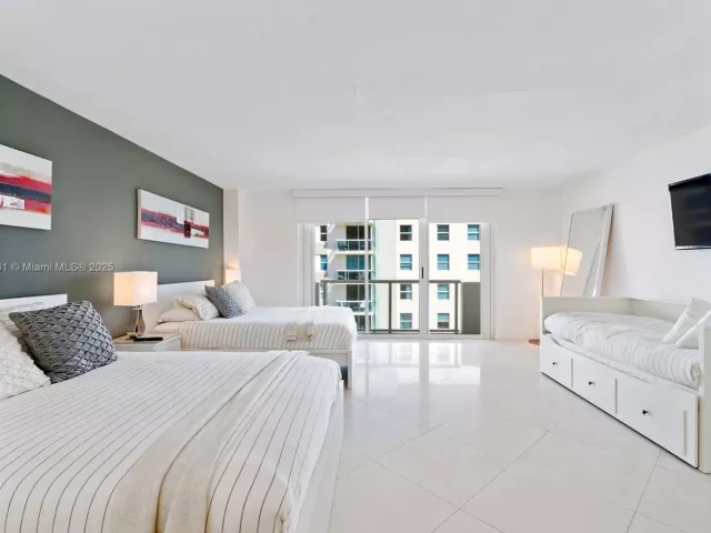 2-bedroom condo for sale in Surfside - 9195 Collins Ave 1103 - MondialRealty