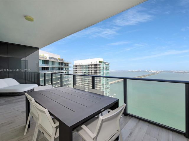 Apartment for sale  Unit #4805 - photo 5654675