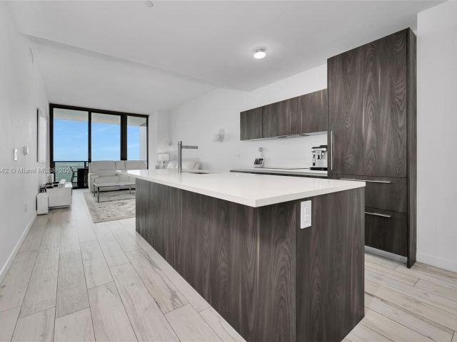 Apartment for sale  Unit #4805 - photo 5654677