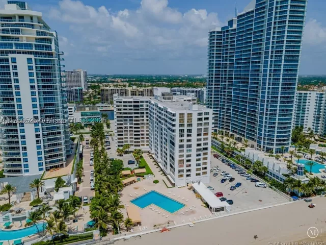 2-bedroom condo for rent in Hollywood - 3505 S Ocean Dr 1014 - MondialRealty