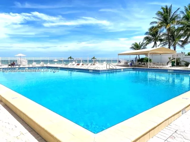 2-bedroom condo for rent in Hollywood - 3505 S Ocean Dr 1014 - MondialRealty