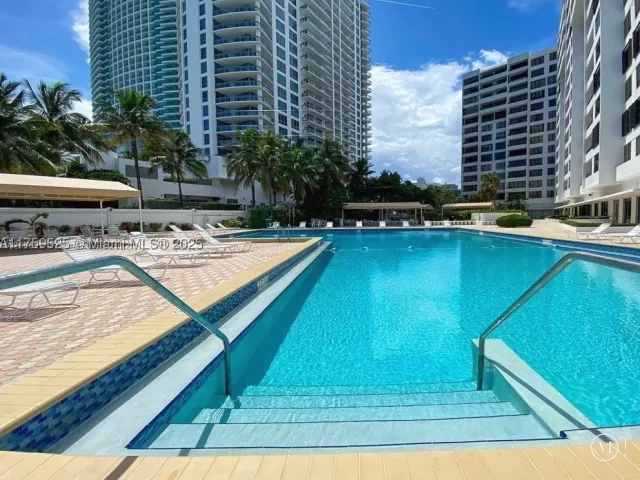 2-bedroom condo for rent in Hollywood - 3505 S Ocean Dr 1014 - MondialRealty