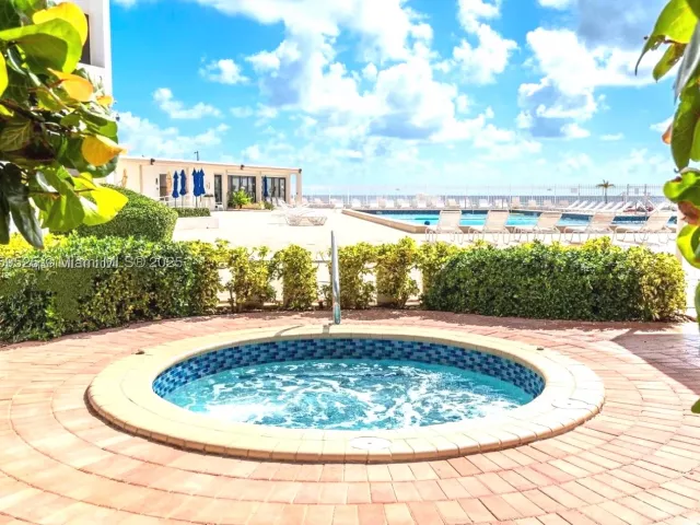 2-bedroom condo for rent in Hollywood - 3505 S Ocean Dr 1014 - MondialRealty