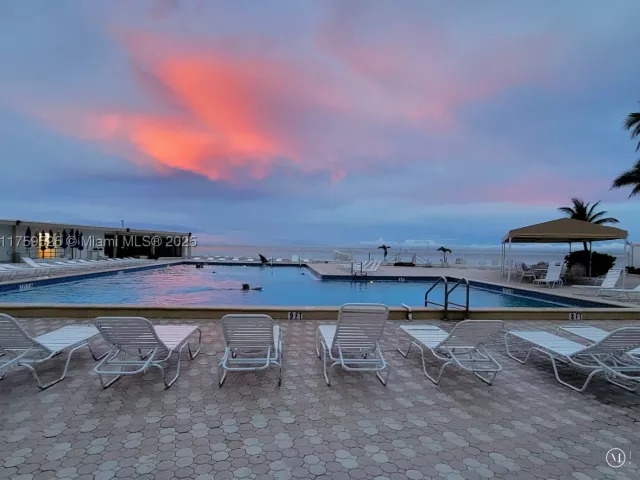 2-bedroom condo for rent in Hollywood - 3505 S Ocean Dr 1014 - MondialRealty