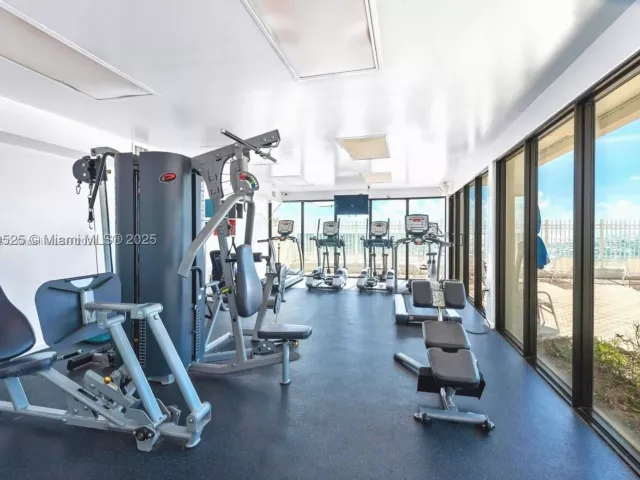 2-bedroom condo for rent in Hollywood - 3505 S Ocean Dr 1014 - MondialRealty