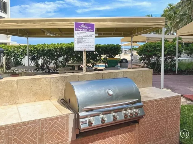 2-bedroom condo for rent in Hollywood - 3505 S Ocean Dr 1014 - MondialRealty