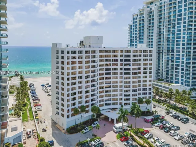 2-bedroom condo for rent in Hollywood - 3505 S Ocean Dr 1014 - MondialRealty