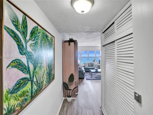 Apartment for sale  Unit #402 - photo 6245420