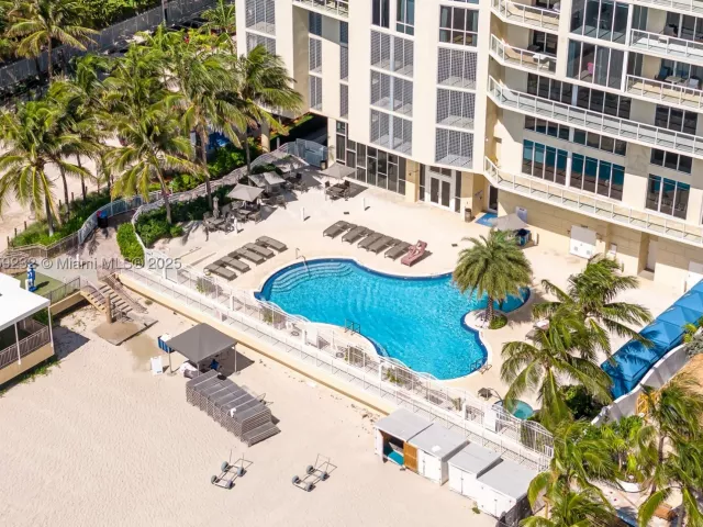 2-bedroom condo for sale in Sunny Isles Beach - 16699 Collins Ave 1809 - MondialRealty