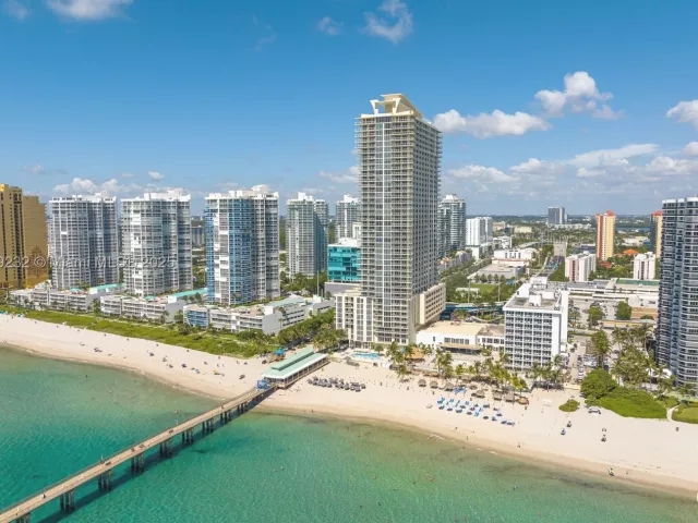 2-bedroom condo for sale in Sunny Isles Beach - 16699 Collins Ave 1809 - MondialRealty