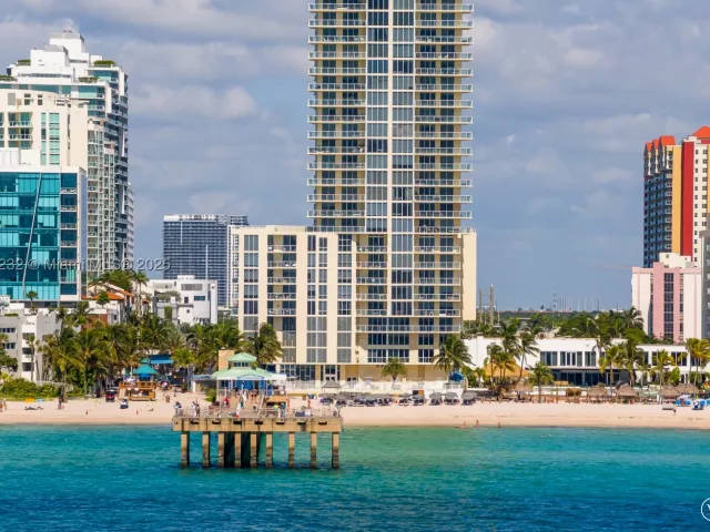 2-bedroom condo for sale in Sunny Isles Beach - 16699 Collins Ave 1809 - MondialRealty