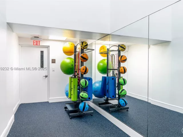 2-bedroom condo for sale in Sunny Isles Beach - 16699 Collins Ave 1809 - MondialRealty