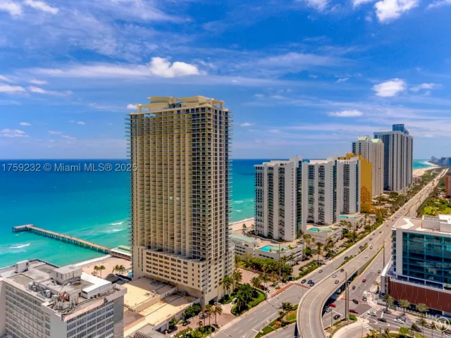 2-bedroom condo for sale in Sunny Isles Beach - 16699 Collins Ave 1809 - MondialRealty