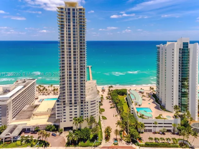 2-bedroom condo for sale in Sunny Isles Beach - 16699 Collins Ave 1809 - MondialRealty