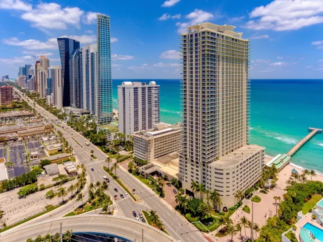 2-bedroom condo for sale in Sunny Isles Beach - 16699 Collins Ave 1809 - MondialRealty