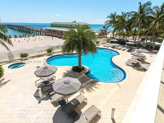 2-bedroom condo for sale in Sunny Isles Beach - 16699 Collins Ave 1809 - MondialRealty