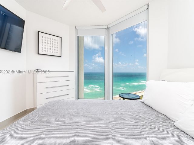 2-bedroom condo for sale in Sunny Isles Beach - 16699 Collins Ave 1809 - MondialRealty