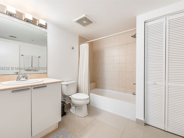 2-bedroom condo for sale in Sunny Isles Beach - 16699 Collins Ave 1809 - MondialRealty