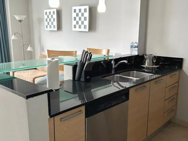 Apartment for sale  Unit #1706 - photo 5777618