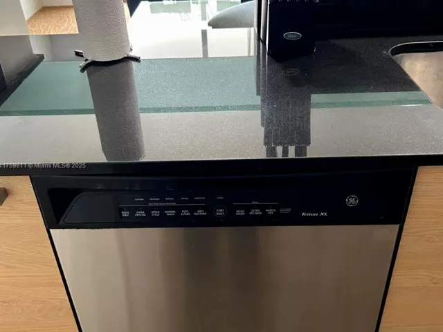 Apartment for sale  Unit #1706 - photo 5777617