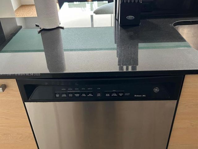 Apartment for sale  Unit #1706 - photo 5777617