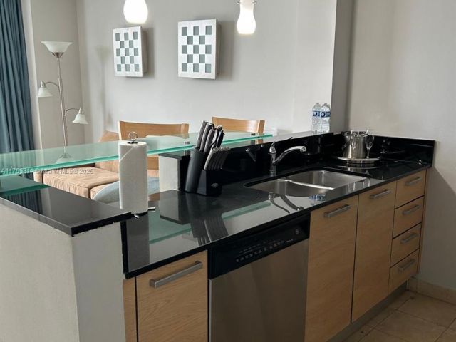 Apartment for sale  Unit #1706 - photo 5777618