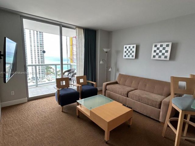 Apartment for sale  Unit #1706 - photo 5777619