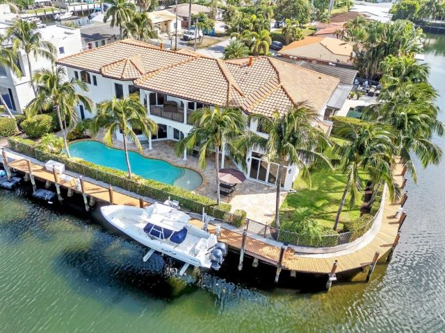 Home for sale at 1261 NE 27th Way - photo 5710372