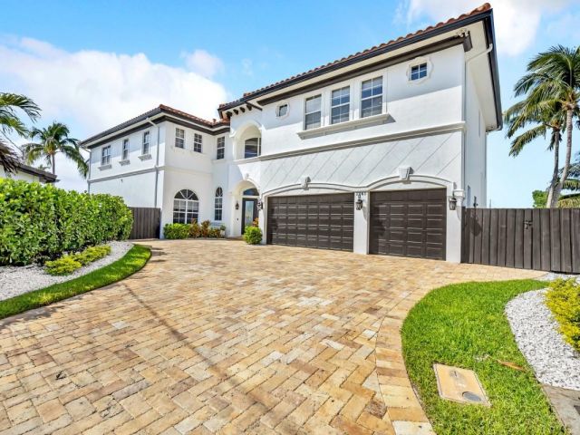 Home for sale at 1261 NE 27th Way - photo 5710375