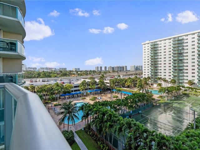 1-bedroom condo for sale in Sunny Isles Beach - 19370 Collins Ave 614 - MondialRealty